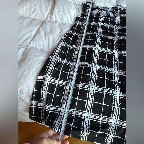 Apt 9 Windowpane Dress Black and White with Cutouts at Neck and Pockets. Sz XS - Picture 7 of 7